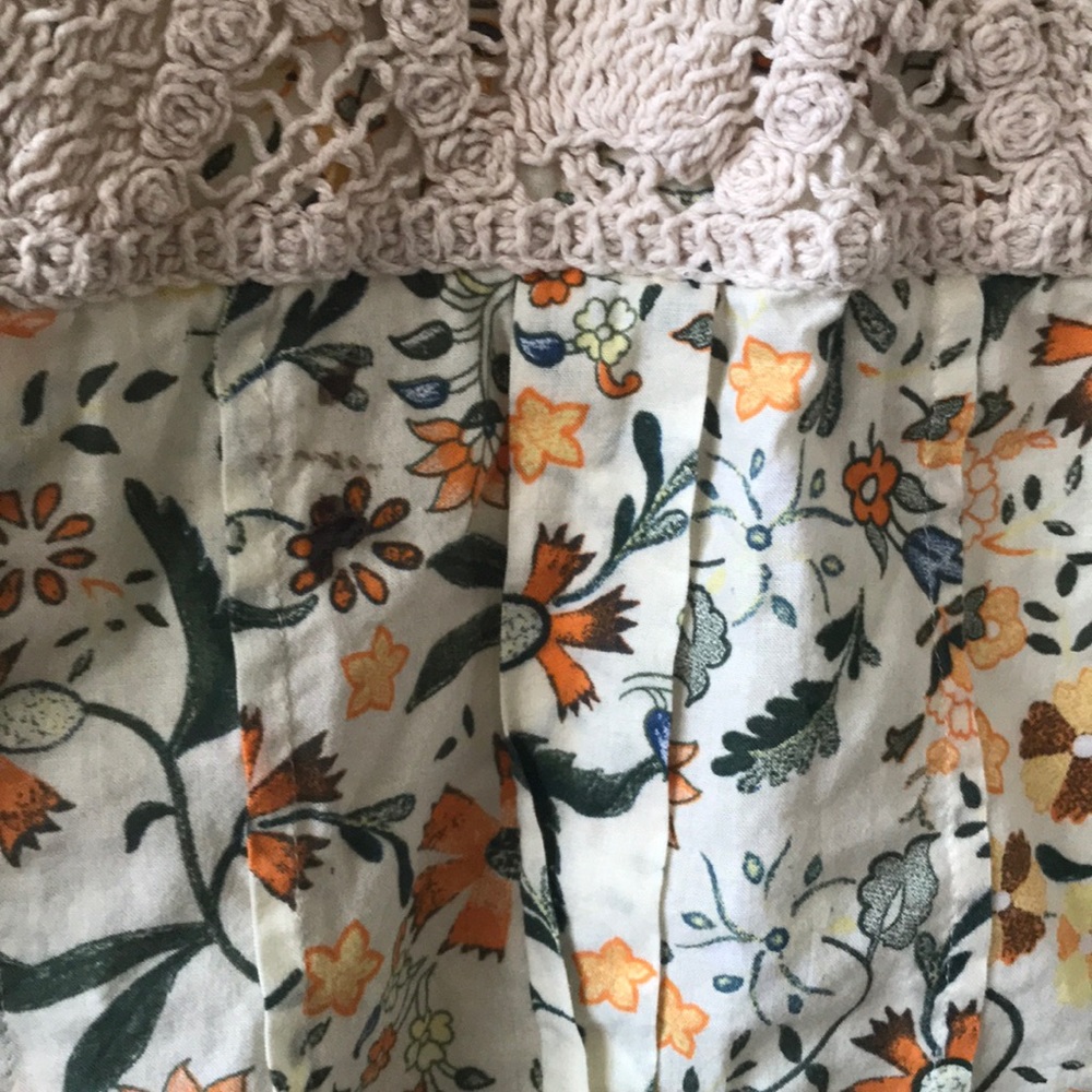 Zara Basic Flower Blouse. - image 7